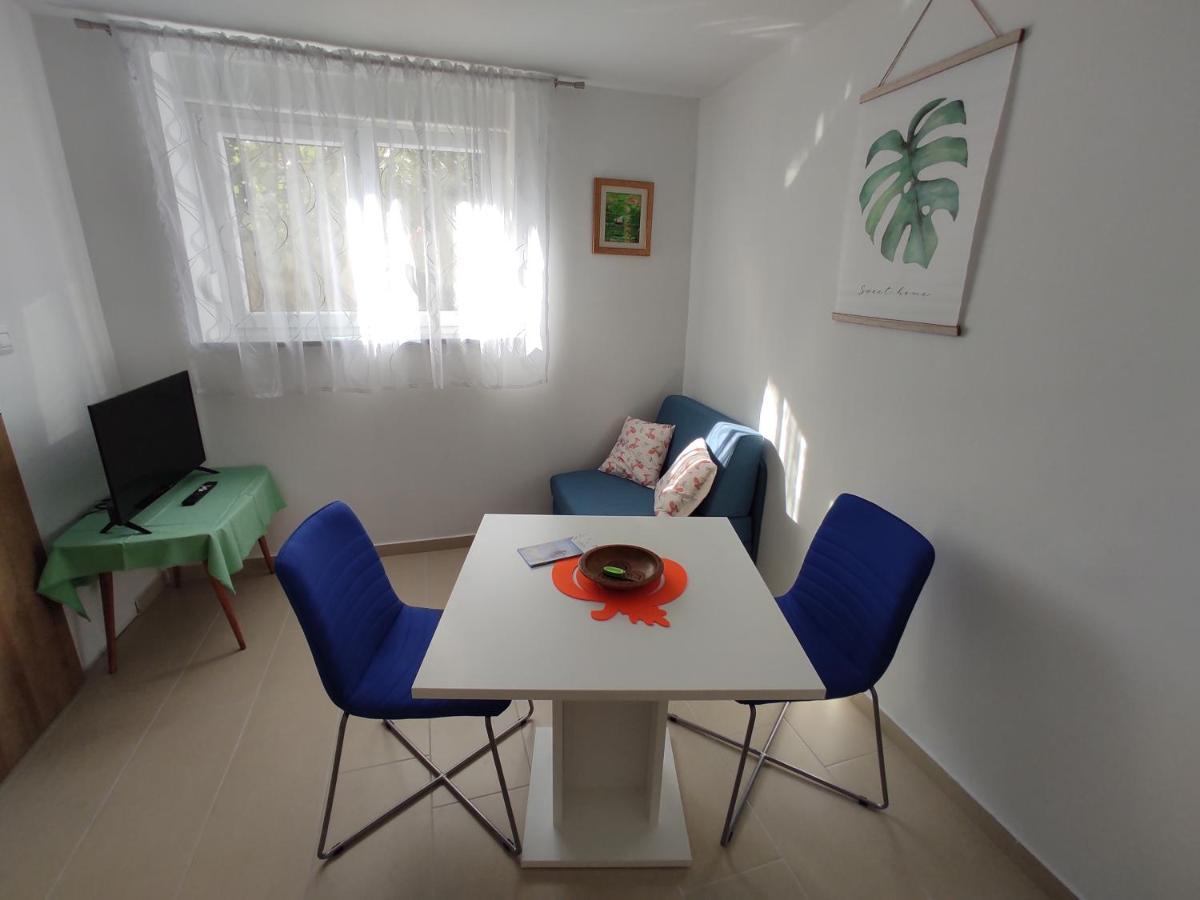 Apartment Deeranaei